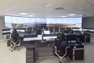 Torre digital con cámaras, micrófonos y sensores que otorgan una visión total a los controladores