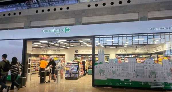 Carrefour City en la T2 del aeropuerto de Barcelona. Foto de David Ferro