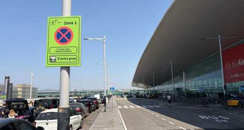 Parking Express de la Terminal T1 delante de la puerta de la teminal